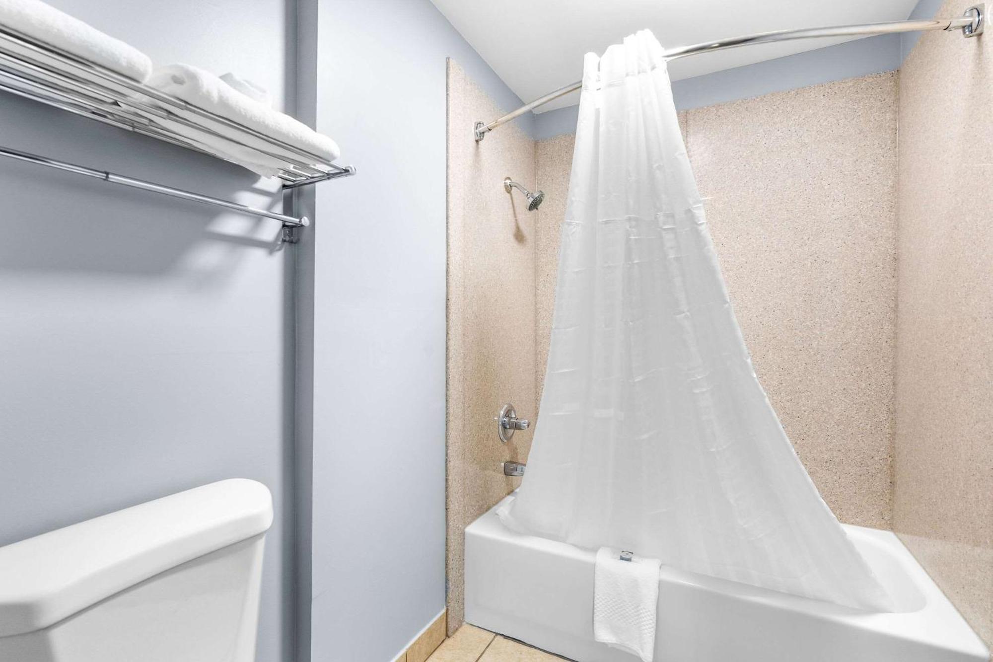 Quality Inn Lawrenceburg Bagian luar foto